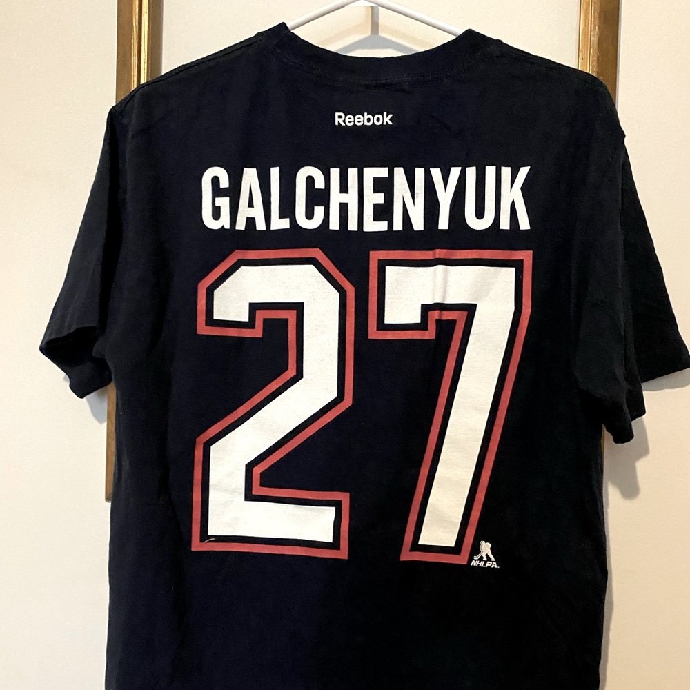 #27 men’s Canadian XL tee
